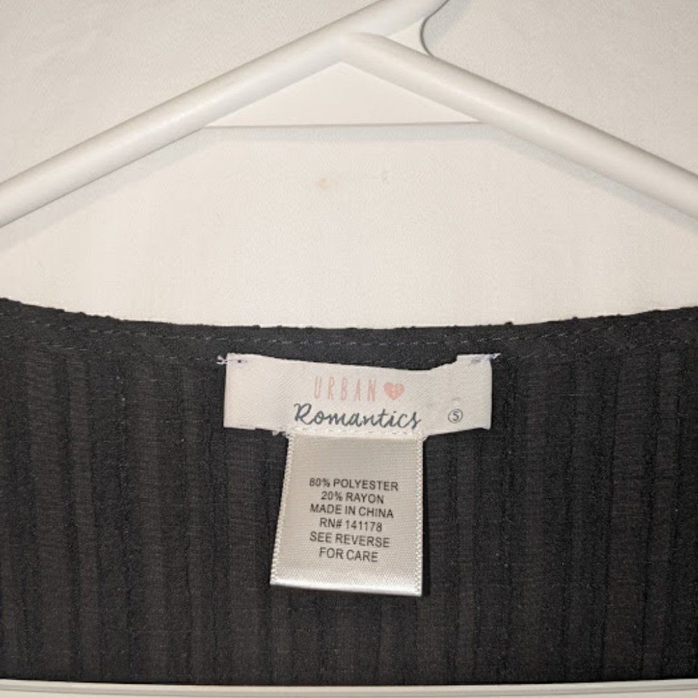 Urban Romantics Cropped Tortoise Shell Button Down‎ - Picture 3 of 7